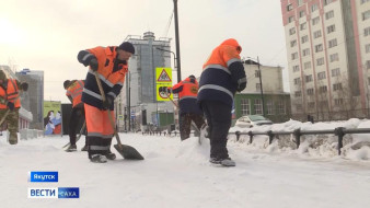 Усиленный режим. Коммунальные службы Якутска борются с последствиями непогоды 