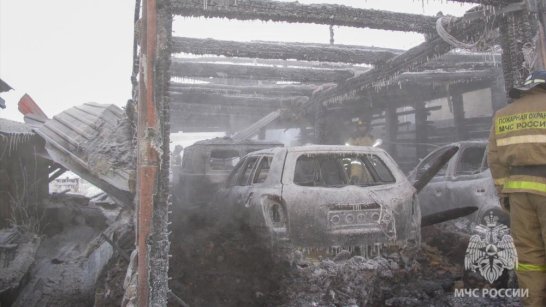 В Якутске при пожаре в гаражном кооперативе погиб человек