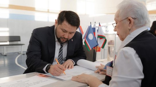 Глава Якутска Евгений Григорьев проголосовал на выборах Президента страны