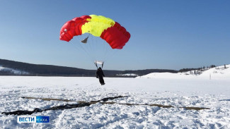 В Якутии парашютисты "Авиалесоохраны" проводят тренировочные спуски