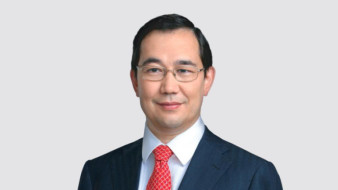 Поздравление Главы Якутии Айсена Николаева с Днём отца в Российской Федерации