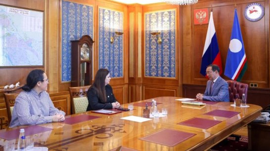 Глава Якутии провел встречу с руководителем "Бессмертного полка России"