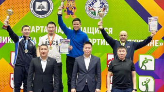 Глава Якутии подписал Указ о денежных выплатах лучшим тренерам и учителям физкультуры