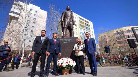 В Якутии открыли памятник Герою Советского Союза - Федору Попову