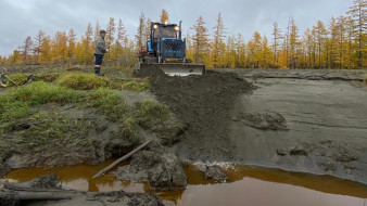 Дорожники Момского участка "Дорог Арктики" проводят осенние подготовительные работы