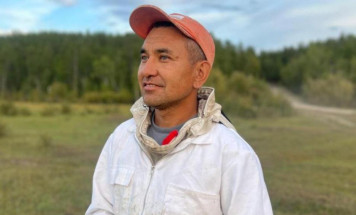 Якутский пчеловод-участник программы "Гектар" планирует сделать мёд известным региональным брендом