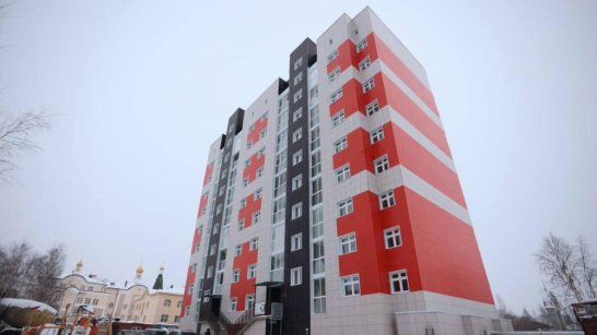 Айсен Николаев ознакомился с ходом строительства многоквартирного жилого дома в Мирном