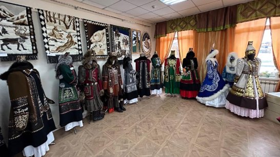 В Якутске в Арт-салоне "Симэх" открылась выставка народного мастера села Хатассы