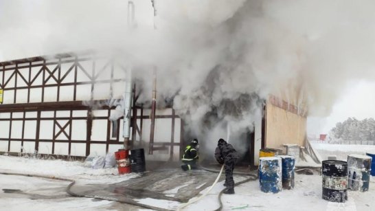 В Верхоянском районе Якутии в результате пожара пострадали котельная и склад