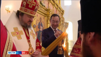 Светлая Пасха. В Градоякутском Преображенском кафедральном соборе состоялось праздничное богослужение и крестный ход