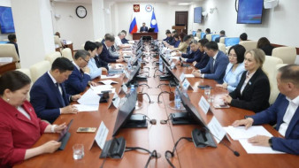 Глава Якутии провел заседание комиссии по противодействию коррупции