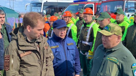 Министр экологии Александр Козлов провёл смотр сил и средств огнеборцев Якутии