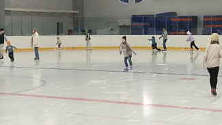 В Якутске дети участников СВО в воскресенье могут бесплатно посещать ледовый каток