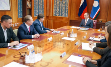 Айсен Николаев провёл встречу с делегацией из Нижнекамского района Татарстана