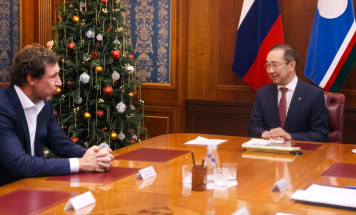 Айсен Николаев провёл встречу с председателем Совета директоров Группы "ОКТО" Алексеем Толоконниковым