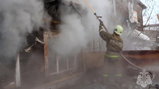 Пожарные Верхневилюйского района Якутии спасли человека при пожаре в жилом доме