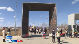 #Победа80. В Якутске открыт мемориал и памятник в честь присвоения Якутску звания "Город трудовой доблести"