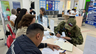 Ярмарка трудоустройства в рамках проекта "Местные кадры в промышленность" прошла в Якутске