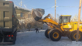 В Якутске в усиленном режиме проводится уборка наледей