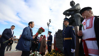 В Якутске состоялась церемония возложения цветов к памятнику Петру Бекетову в честь 393-летия Якутска