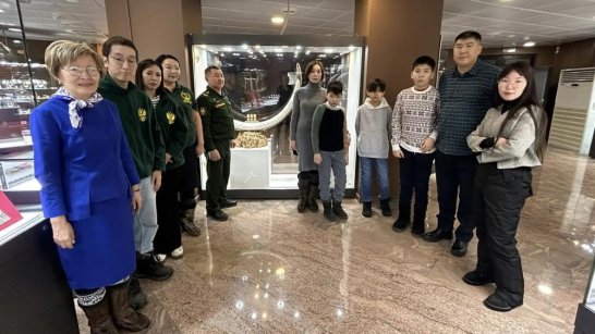 Родные Героя России Дмитрия Егорова посетили Сокровищницу Якутии
