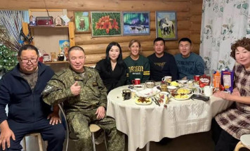 Герой России Алексей Петров навестил семьи бойцов спецоперации в Мегино-Кангаласском районе