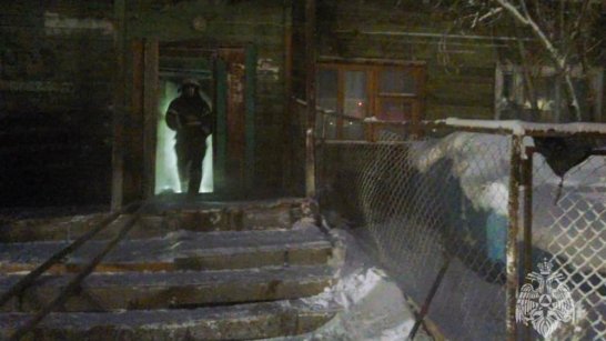 22 человека были эвакуированы при пожаре в жилом доме в посёлке Нижний Куранах