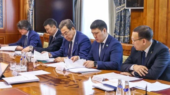 В Якутии состоялось заседание президиума оперативного штаба по обеспечению экономического развития