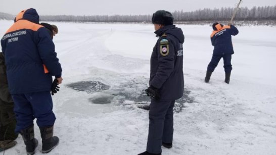 В Верхнеколымском районе продолжаются поиски мужчины, провалившегося под лед