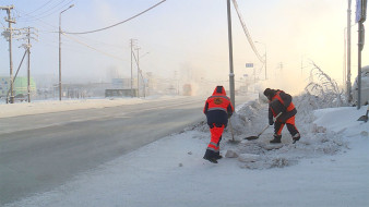 Дьокуускайга уулуссалары, тротуардары ыраастааһын саҕаланна