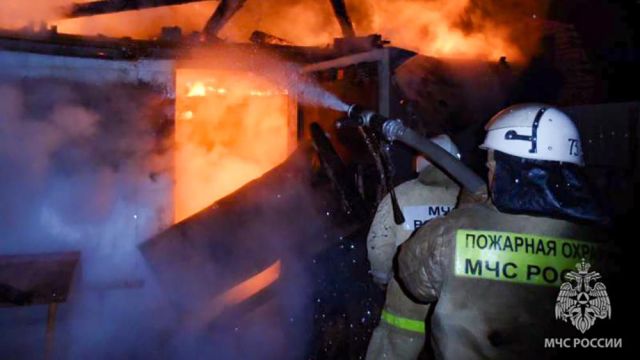 В Намском районе при пожаре в частном доме пострадала женщина