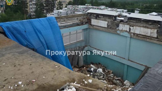 В Нерюнгри организована проверка по факту обрушения части кровли здания школы