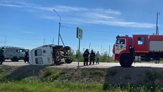 В микрорайоне Марха произошло столкновение кроссовера и машины скорой помощи