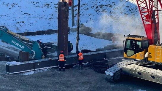 В Якутии завершили установку свай для первой правобережной опоры Ленского моста