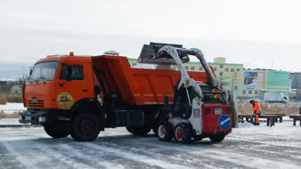 Более 2600 кубометров снега вывезено с улиц Якутска