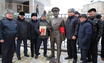 В Якутске состоялось открытие памятника участковым уполномоченным полиции