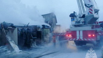 В Якутске при пожаре частного гаража пострадали два человека