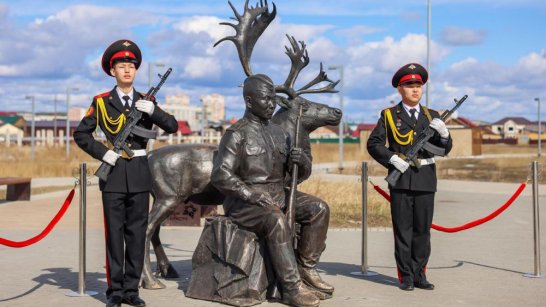 В Якутске возложили цветы к монументам в Парке Победы