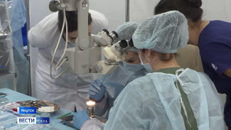 В Якутске прошли мастер-классы для врачей офтальмологов-хирургов