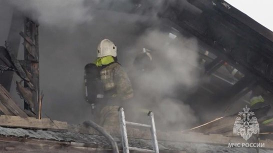 В Среднеколымске пожарными спасён жилой дом