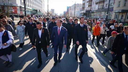 Глава Якутии принял участие в праздничных мероприятиях проекта "Проспект Победы"