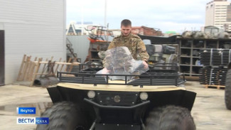 Юрий Трутнев в зоне СВО передал воинам-дальневосточникам квадроциклы "Якт-Сокол"