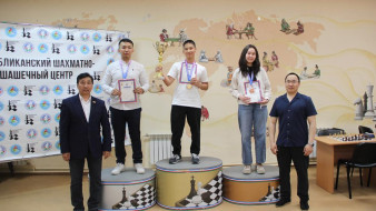 Школьник Александр Иванов стал чемпионом республики по быстрым шахматам