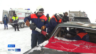 Всероссийские учения по отработке взаимодействия экстренных служб прошли на ледовой переправе Якутск-Нижний Бестях