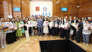 В Якутии наградили стобалльников и призеров Всероссийской олимпиады школьников