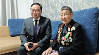 Георгий Степанов поздравил 104-летнюю Татьяну Семенову Сафонову с Декадой пожилых