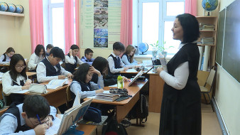 Школьники Якутска вышли на очное обучение: сесть за парту позволило повышение температуры воздуха