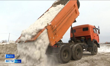 Более семи тысяч кубометров снега вывезено на полигон в Якутске