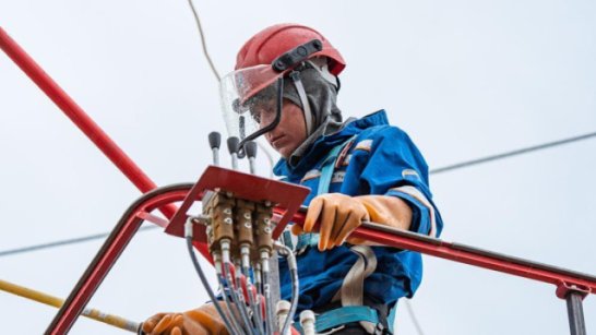 В Якутии идут восстановительные работы электросетей поврежденных в результате сильного ветра