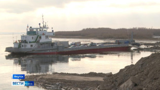 В Якутии продолжает работу одна паромная переправа